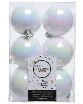 Decoris kerstballen - 12x st - parelmoer wit - 6 cm - kunststof - mat/glans - kerstversiering